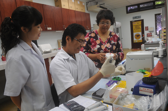 Assoc. Prof. Dr. Roz with her students