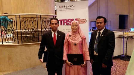 From left Prof. Dr. Abdul Rahman Omar (Director of the Institute of Bioscience), Prof. Dr. Jinap Selamat (Faculty of Food Science and Technology), Prof. Ir. Dr. Mohd Zainal Abidin, Deputy Dean (Research & Innovation) Faculty of Engineering