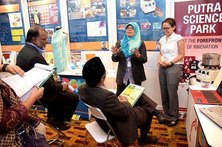 Associate Prof. Dr. Rosnah briefing the judges about her product during the judgement session  